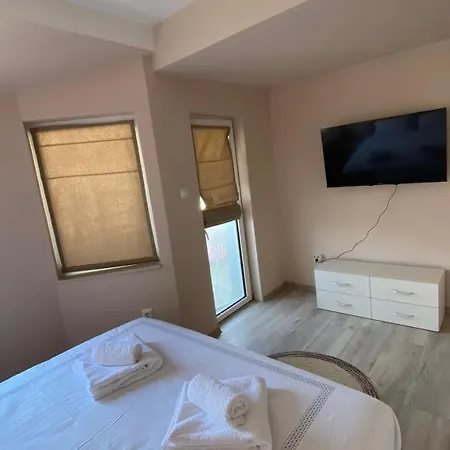 Centrally Located In Apartament