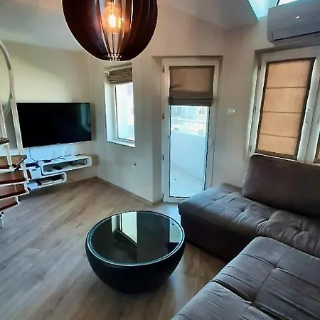 شقة Centrally Located In فارنا