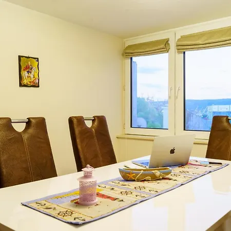 Centrally Located In Apartament *