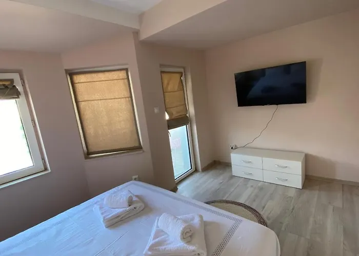 Centrally Located In Apartamento